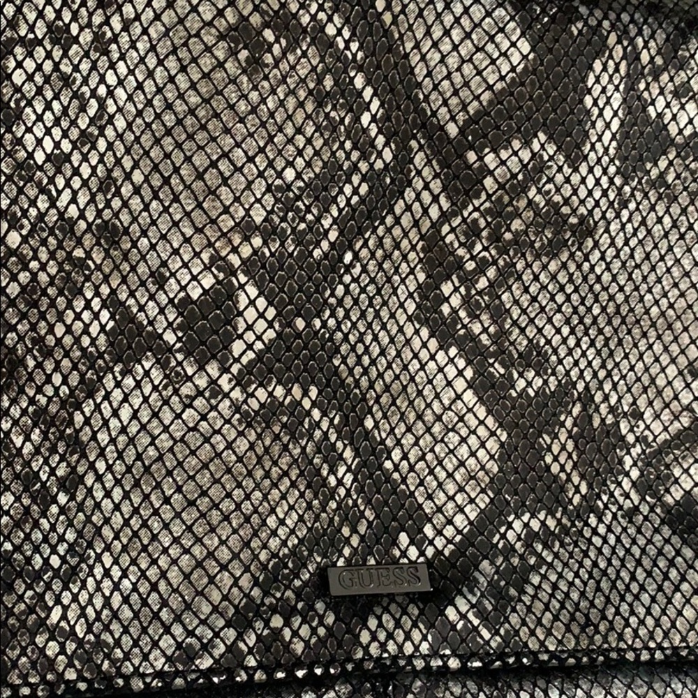 New Guess Purse - Picture 3 of 12